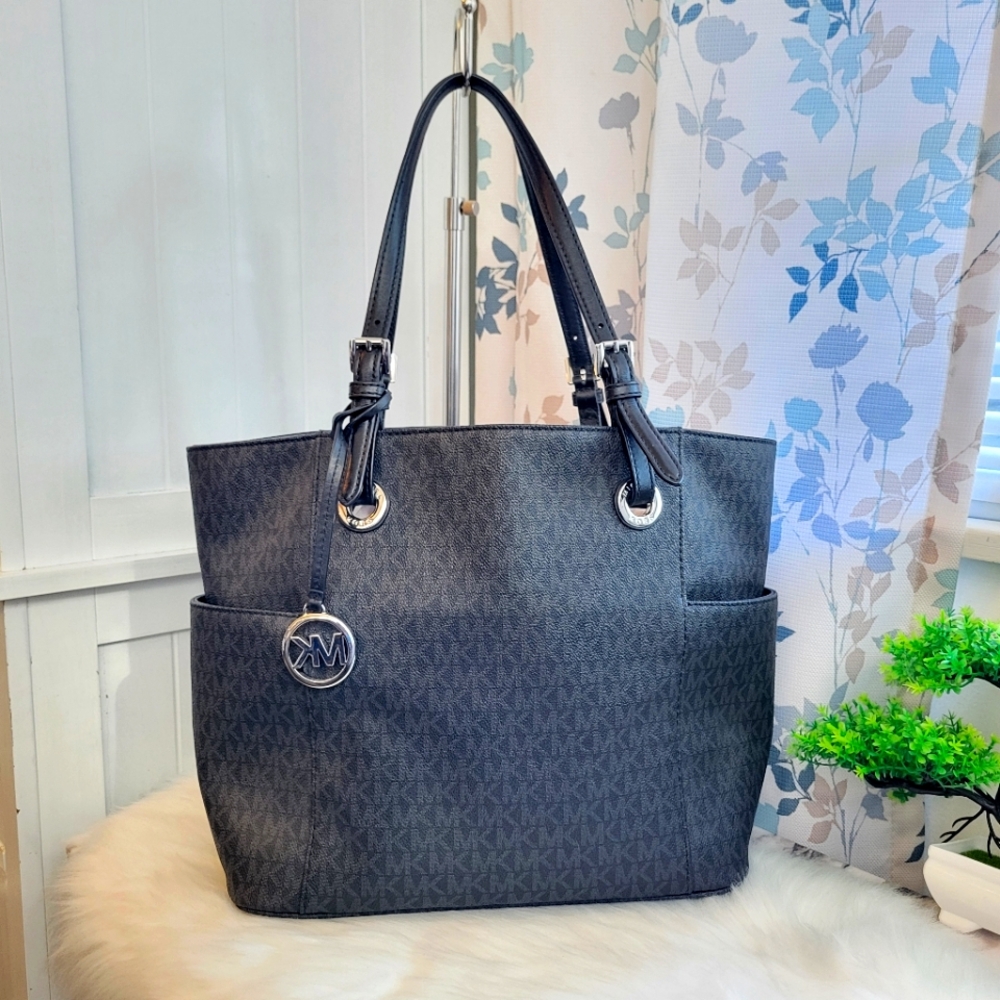 EUC  MICHAEL KORS Jet Set Signature  TOTE BAG - black